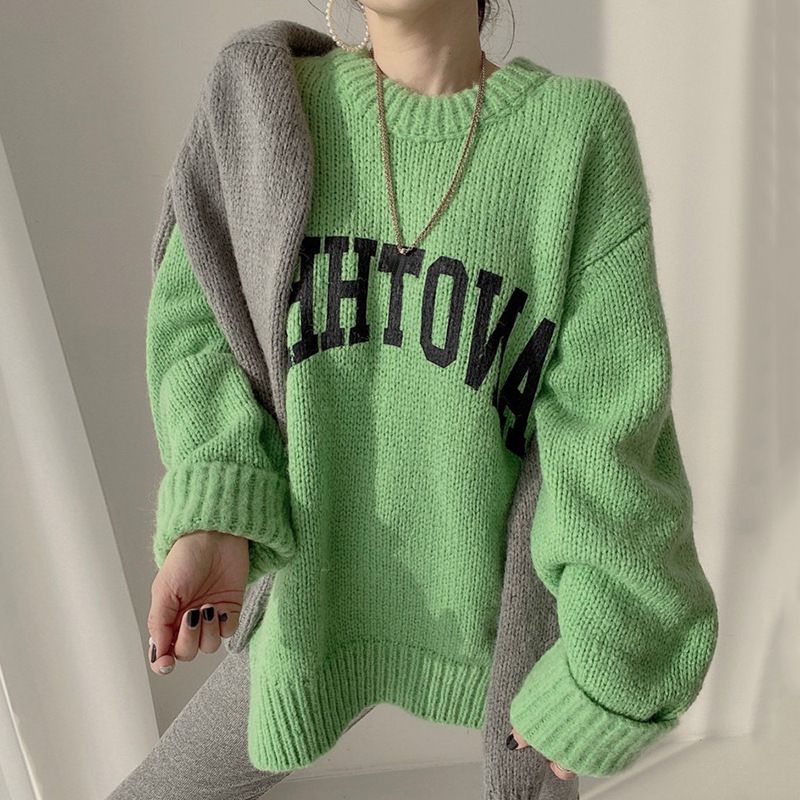 Maglione da donna color caramello Maglione monogramma girocollo ampio e morbido_voghion.com