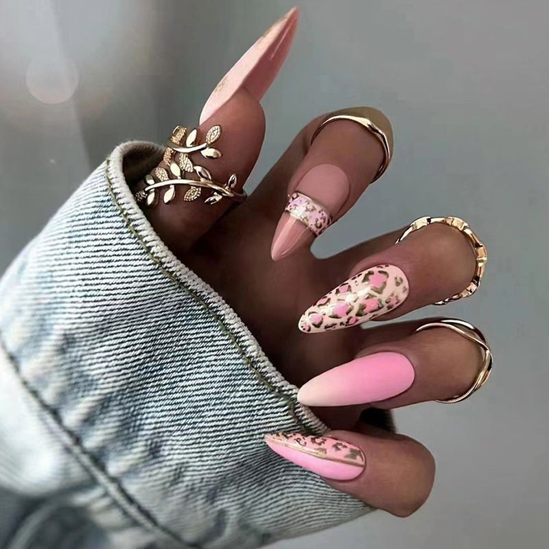 Amandelafgewerkte 24-delige nagelset met roze luipaardprintontwerp Lange kunstnagels met lijm Draagbaar ovaal nep N_voghion.com