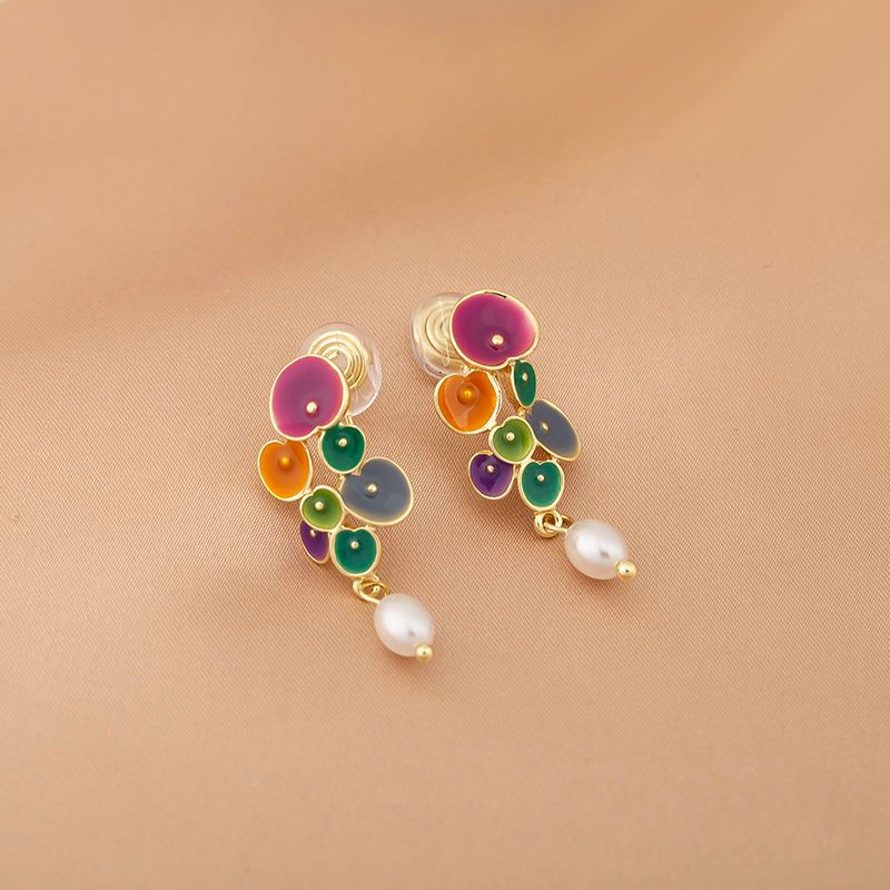 2025 Color Irregular Pearl Pendant Earrings New Light Luxury Lazy Earclips_voghion.com