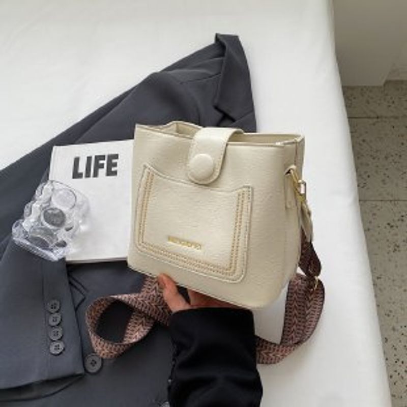 Borsa da donna borsa a secchiello da donna 2023 autunno e inverno nuova borsa a tracolla con trama retrò alla moda all'ingrosso_voghion.com