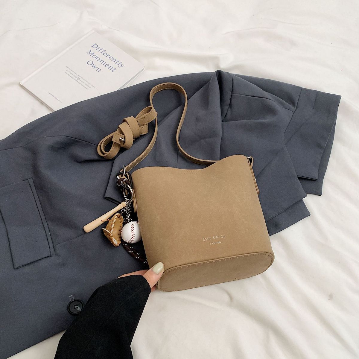 Mat süet kova 2024 yeni trend çok yönlü üst düzey çantalar niş tek omuz çapraz çanta_voghion.com