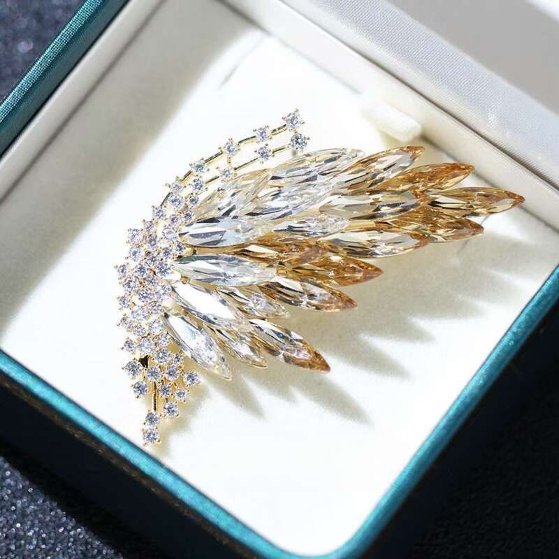 【 1859 Recenzii Pozitive 】 Design de Nișă Mică Jumătate de Față Fluture Elegant Gradient Cristal Insectă La Modă Placat cu Aur_voghion.com