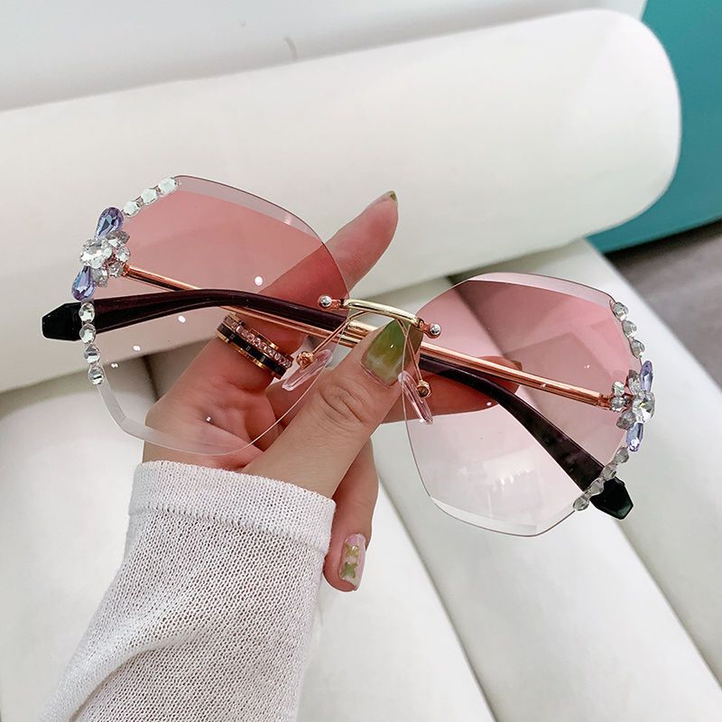 Korean version of seaside large frame fashionable UV protection, light luxury inlaid with diamonds, plain face street_voghion.com