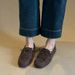 Retro-Slipper aus echtem Leder für Damen (Modelljahr 2024) mit Wildlederquasten, Schnürung und runder Zehenpartie_voghion.com