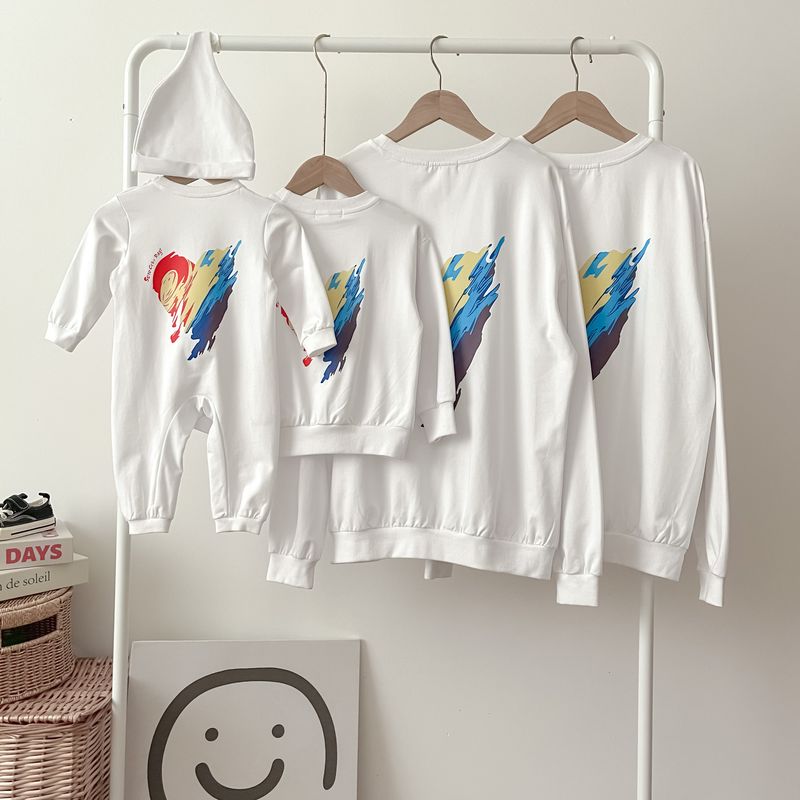 new style painted love clothes for a family of three or four sweatshirts mother-daughter mother-child clothes Western-style crawling clothes_voghion.com