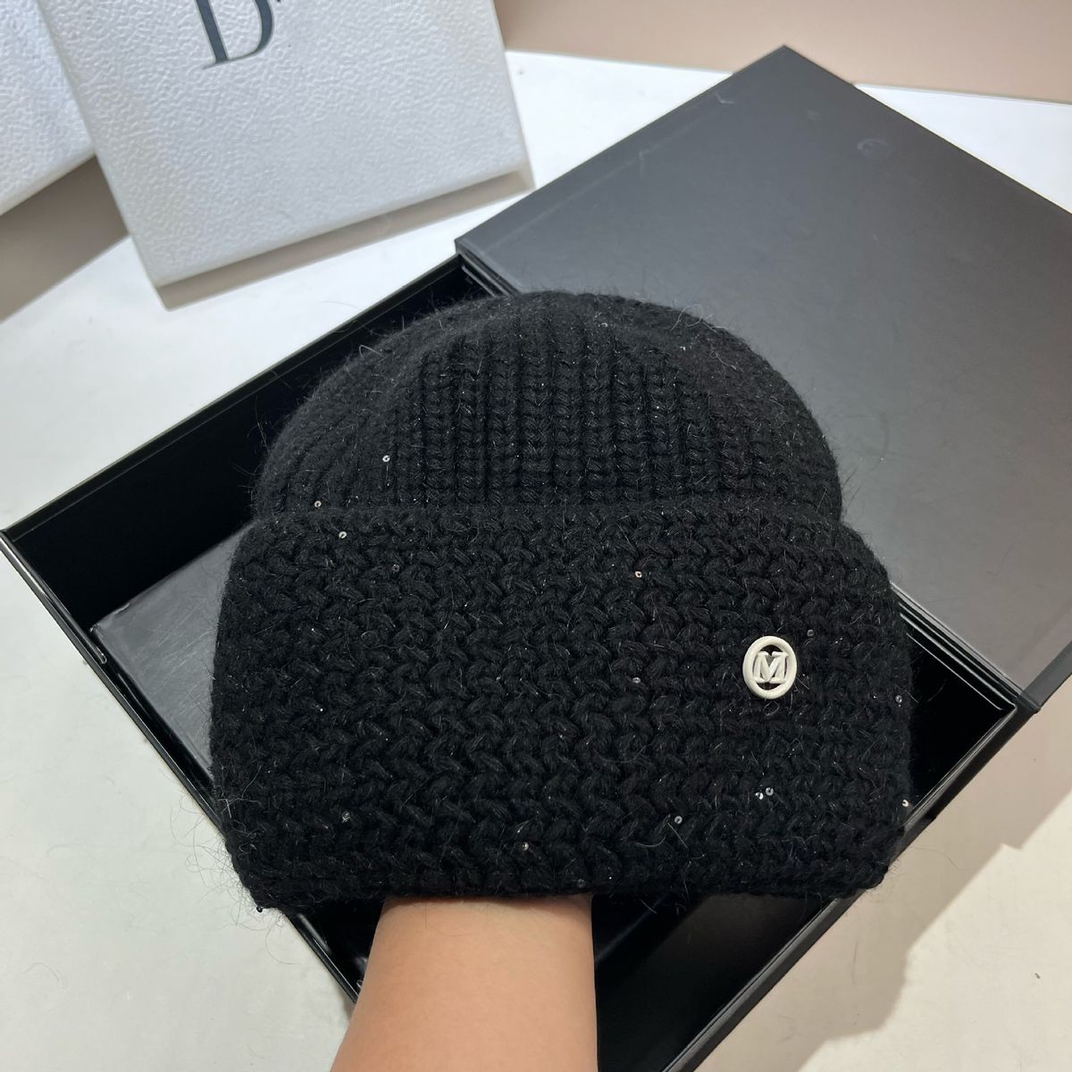 Pohjoismainen paksu kaninvilla ja talven lämpökiiltävä M-etiketti neulottu hattu muoti korealainen versio, jossa näkyy pieni pää_voghion.com