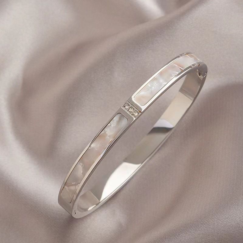 Internetově slavná mušle pro ženy s luxusním vzhledem, světle růžovo-zlatý titanový ocelový náramek, trendy na Instagramu_voghion.com