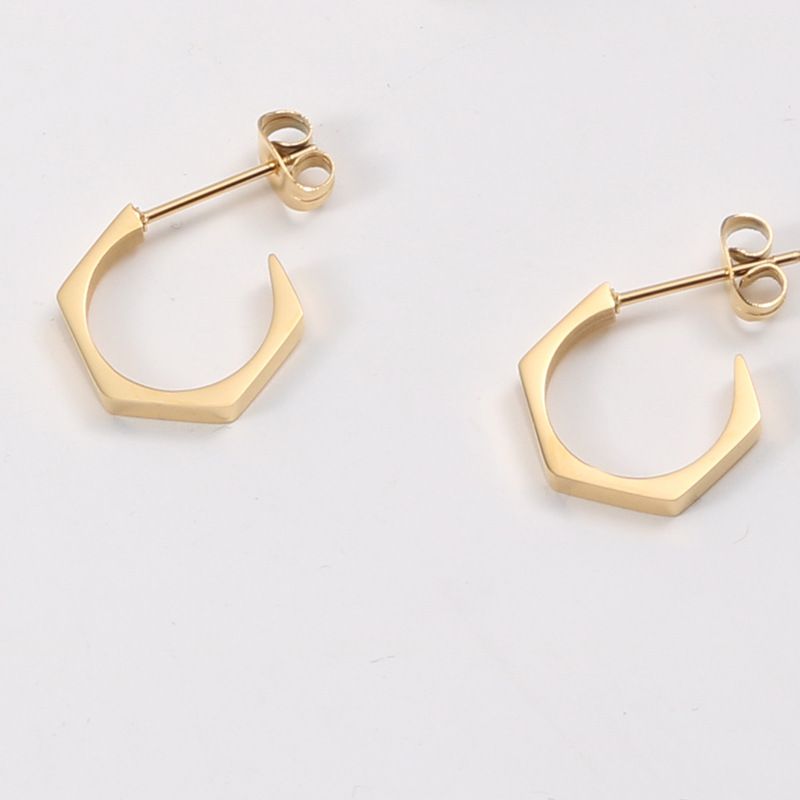 Orecchini da donna a forma di C, piccoli, in acciaio al titanio placcato con oro 18k_voghion.com