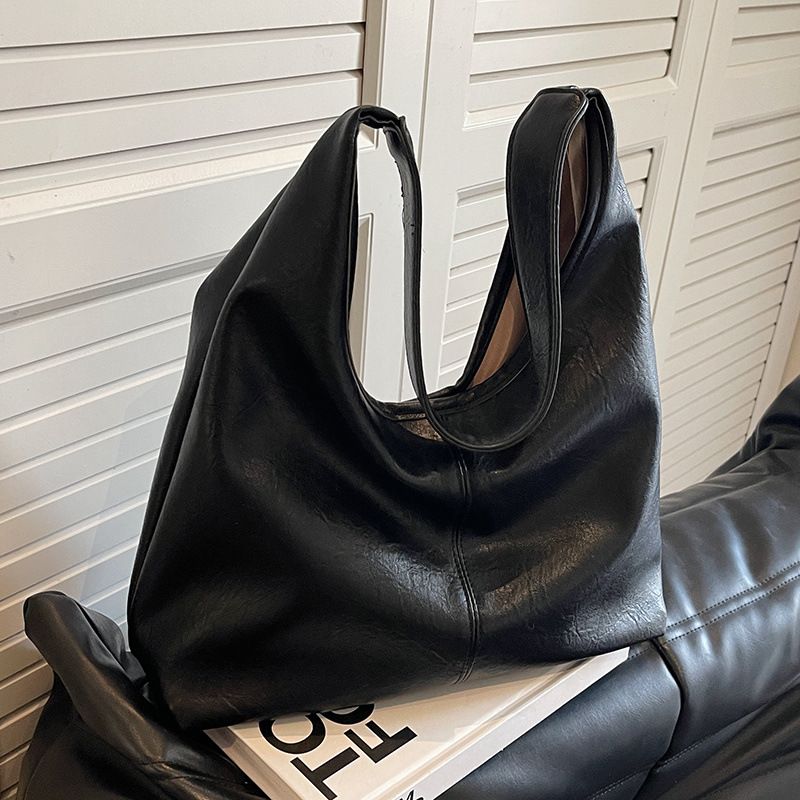 Borsa a tracolla grande e capiente per mamma e bambino, autunno inverno, tendenza donna 2025_voghion.com