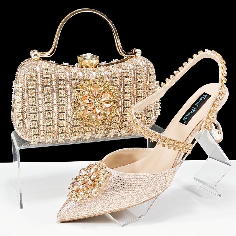 Damesko Moderigtigt og sexet damesko- og taskesæt Diamantspænde blomsterdekoration Ankel diamantkæde med hård clutch taske_voghion.com