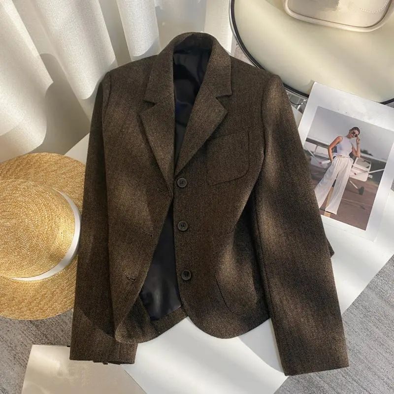 ​​Eleganter kaffeebrauner Tweed-Blazer mit Fischgrätenmuster für Damen – Stilvolle, gerade geschnittene Einreiherjacke fürs Büro und die Freizeit​​_voghion.com