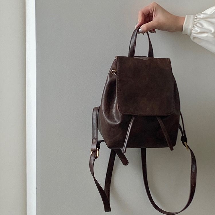 Dezelfde kleine bruine rugzak voor dames in de lente/zomer van 2024, een nieuwe minimalistische en veelzijdige schoudertas_voghion.com