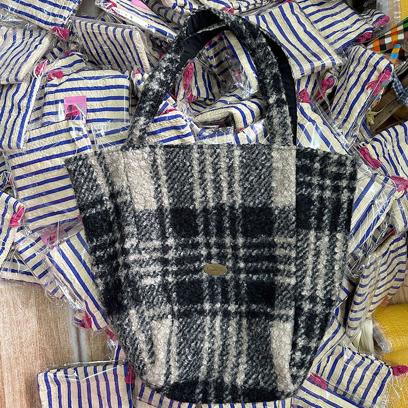 Jesen/zima 2024 Novi leopardji vzorec Navpično črtast dlakav korejski notranji slog Dvostranski hrbet Velika prostornina Enojni_voghion.com