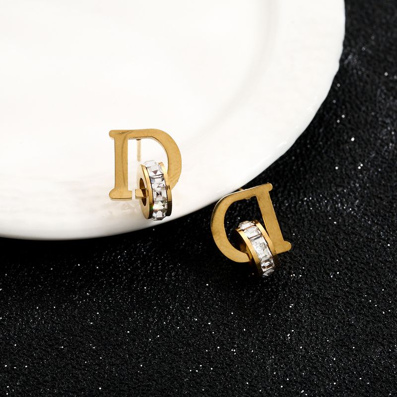 Nieuwe gepersonaliseerde gouden D Letter Square Diamond Earr met veelzijdige creativiteit, eenvoudige meisjesoorbel, roségoud_voghion.com