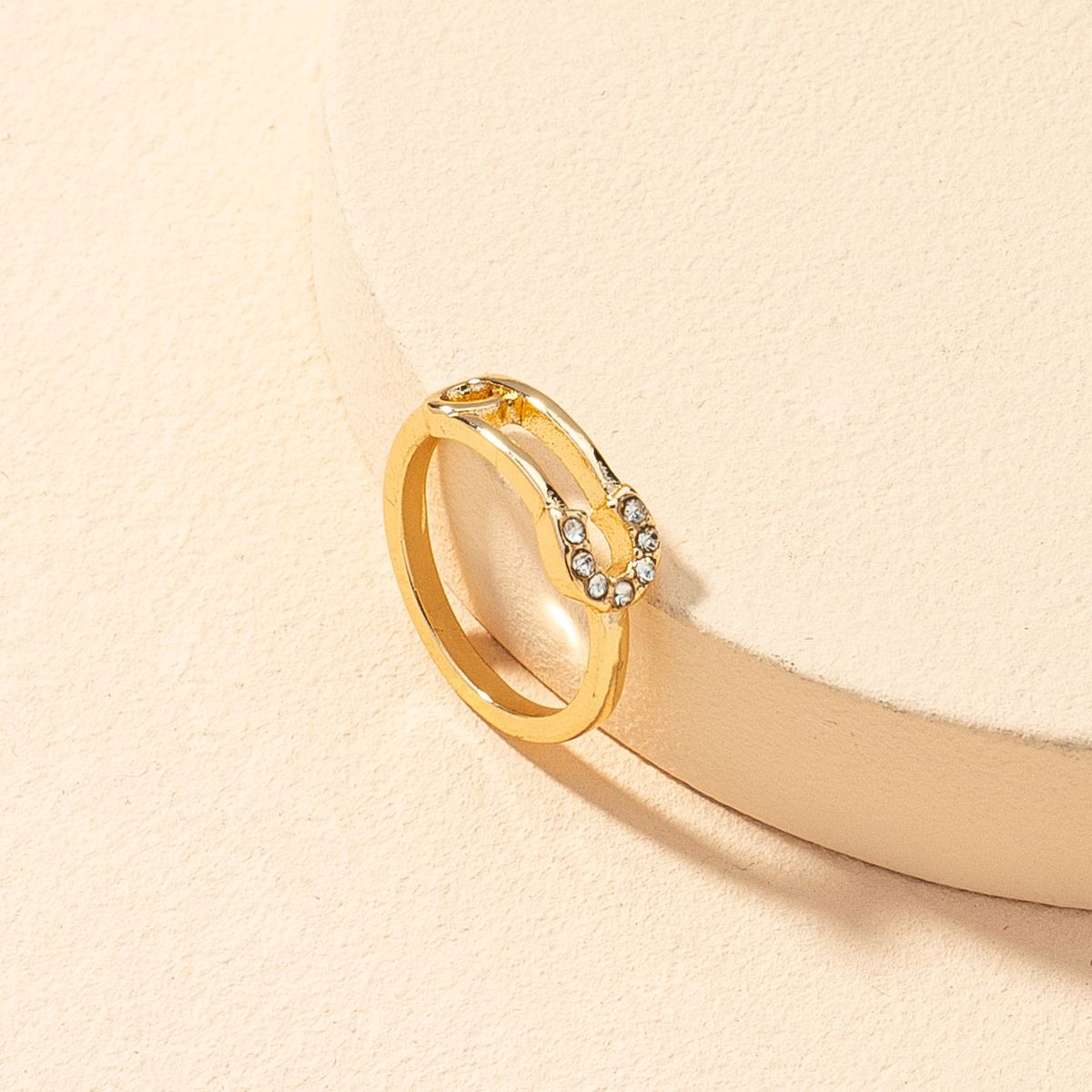 Spilla minimalista giapponese e coreana con cerchio semplice intarsiato con diamanti, lusso leggero, nicchia cubana, celebrità di Internet_voghion.com