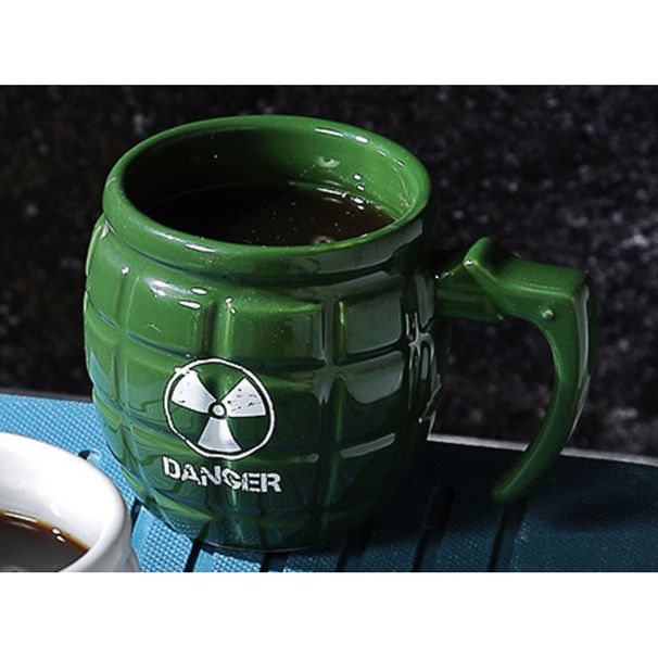 Tasse à café en céramique en forme de grenade biohazard verte à eau, design amusant_voghion.com