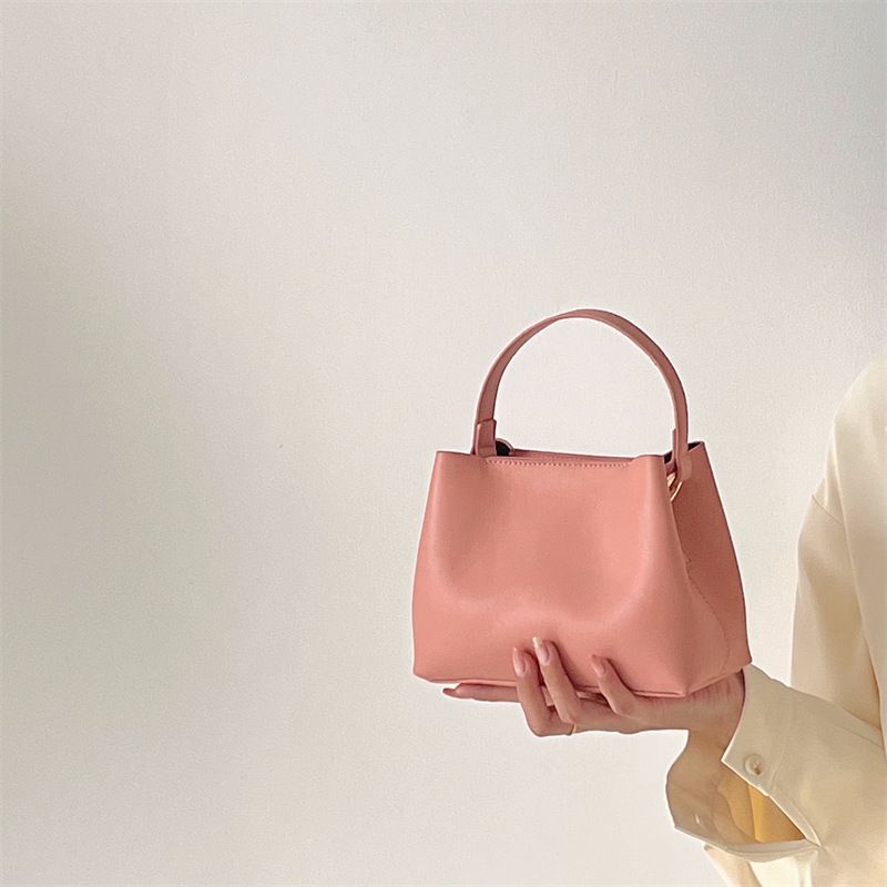 Solid color 2024 new female niche design, bucket bag, simple and versatile single shoulder crossbody bag_voghion.com