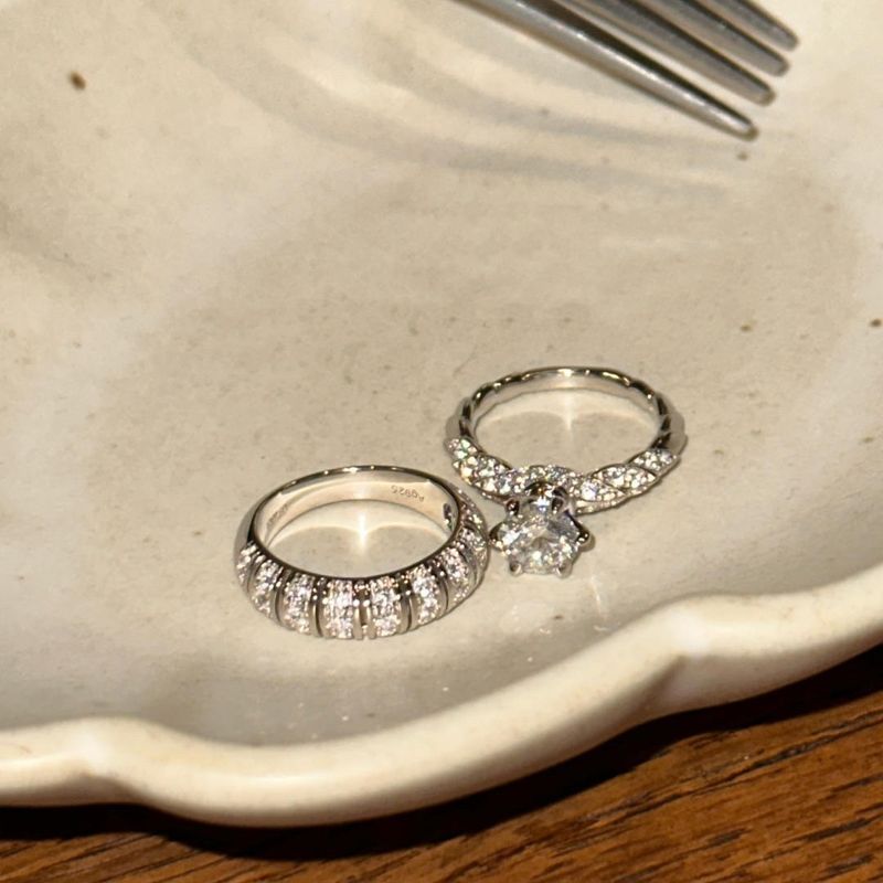Vintage Style Full Arc Row Diamond Ring Stackable Exquisite Versatile Light Niche High-end Design Sense_voghion.com