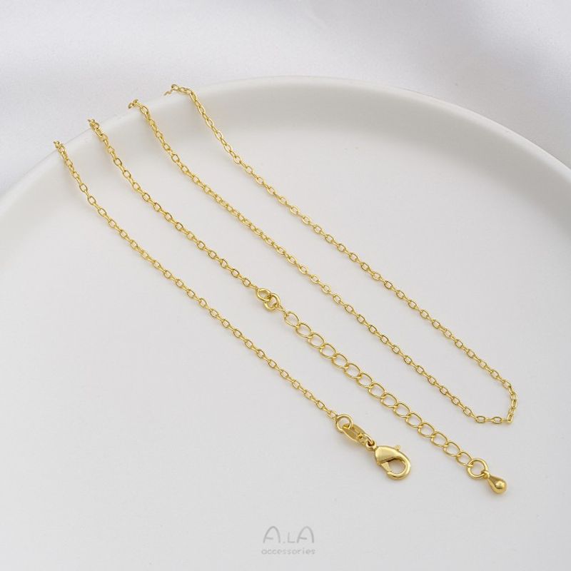 Collana con finitura in oro vero e punzonato in acciaio JF14K che preserva il colore, catena con perline distanziatrici piatte O, catena di estensione a goccia d'acqua, collana con clavicola da 45 cm_voghion.com
