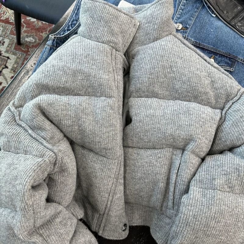 Kurze Pufferjacke für Damen – Winterlicher grauer Fleecemantel, Stehkragen, schmale Passform mit Prinzessärmeln_voghion.com
