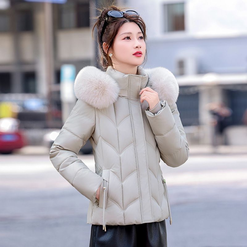 ​​Damen Pufferjacke mit abnehmbarer Kapuze – Wintertauglicher Mantel mit Kunstpelzbesatz (L-XXXL) | Elegant & Warm​​_voghion.com