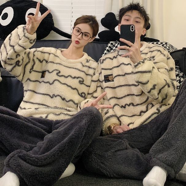Párové pyžamo na podzim/zima, vyrobené z korálového fleecu a teplého flanelu, vhodné pro páry i do domácnosti._voghion.com