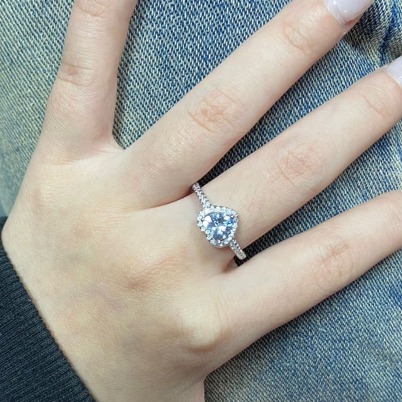 Simulierte runde quadratische Mosang-Tasche, ein Karat femininer Stil, einfacher Vorschlag, Dia-Ring, Ring für die Freundin zum Sprechen_voghion.com
