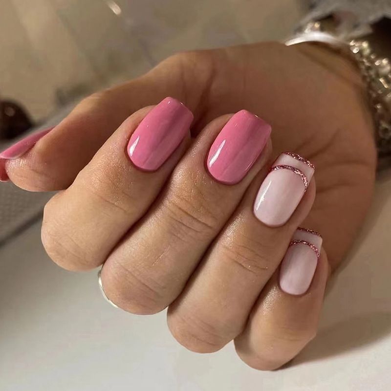 Korte vierkante 24-delige kunstnagels Gouden glitter nepnagel Draagbaar zwart Frans afgewerkt Druk op nagels Volledige dekking_voghion.com