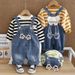 Gestreifter langärmeliger Jeans-Overall für Jungen im Herbst 2024, Neuware, zweiteiliger Baby-Overall mit dreidimensionalem Cartoon-Muster_voghion.com