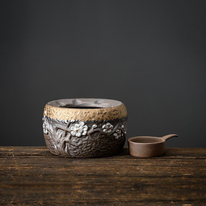 Grobe Keramik-Teekanne im japanischen Stil mit Griff für den Heimgebrauch, große einzelne Teekanne aus altem Steinton mit Silberdekor, Kung_voghion.com