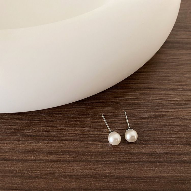 Orecchini minimalisti in perle fredde per donne in stile francese Hepburn, semplici, versatili ed eleganti, gioielli per le orecchie delle celebrità di Internet_voghion.com