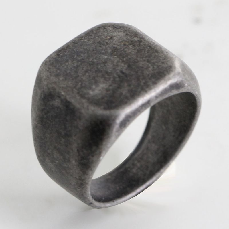The has simple and smooth surface, with a 19MM 304 stainless titanium steel ring that can be laser treated_voghion.com