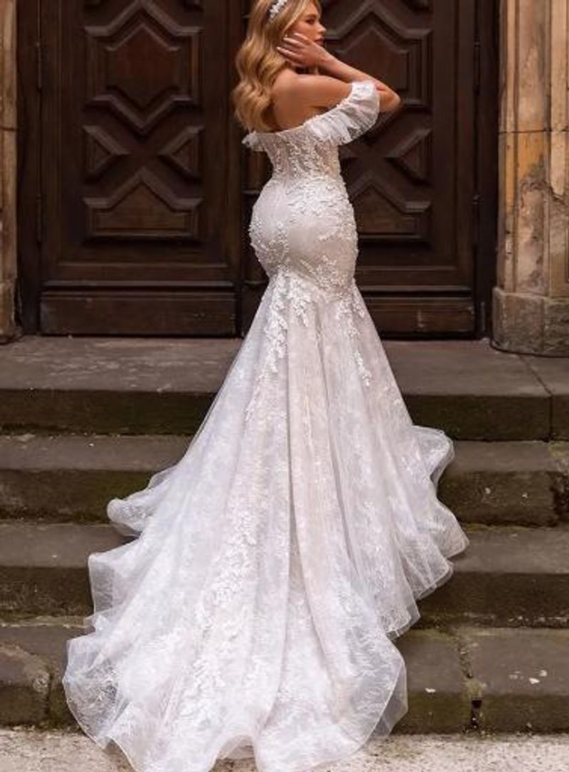 Women's large size lace one shoulder long dress with train hip fishtail wedding dress out of the main yarn long dress_voghion.com
