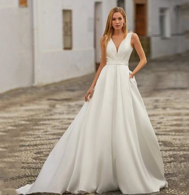 New Backless Small Trailing Minimalist Wedding Dress_voghion.com