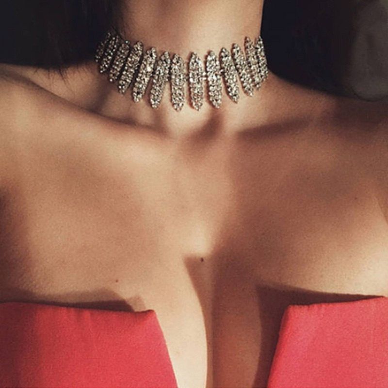 Hot selling diamond studded bullet shaped necklaces, trendy women's versatile temperament, choker_voghion.com