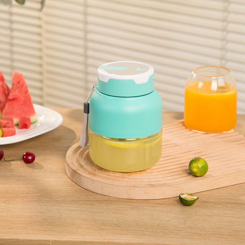 Tragbarer Mini-Mixer, kabellos, per USB wiederaufladbar, persönlicher Smoothie-Maker mit 12-Klingen-Mahlsystem, 500 ml BPA-freiem Tritan-Becher für Säfte und Shakes_voghion.com