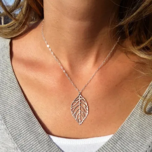 Hot Sales Nei Moud Duebelblieder Fraen Boho Einfach Legierung Schléissebeen Halskette Blat Anhänger Halsketten Collares Accessoiren Bijouen_voghion.com