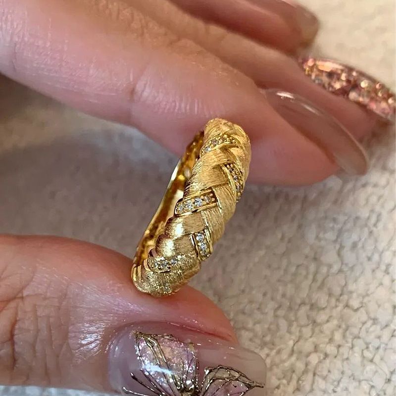 Stilvoller funkelnder Diamant für Damen, Vintage-Ring mit gebürstetem Weizendorn_voghion.com