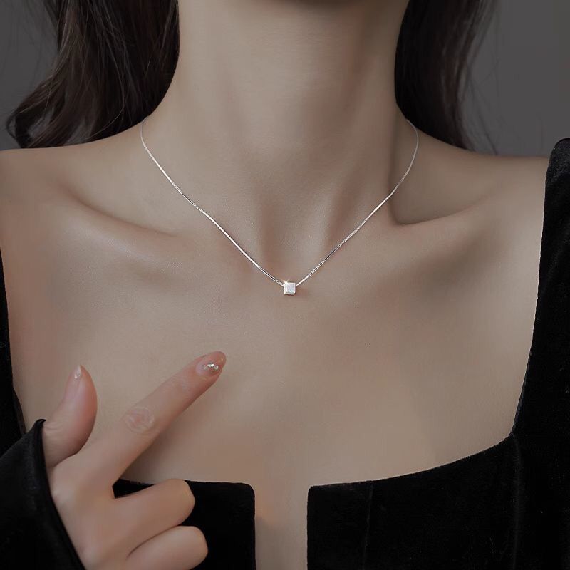 Collier en argent pur S999 avec pendentif en forme de cube de sucre pour femme, nouveauté 2025, simple et luxueux, chaîne de clavicule géométrique, cadeau pour petite amie_voghion.com