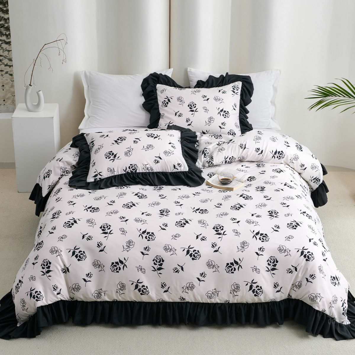 Home Textile Chemical Fiber Floral Black Ruffled Quilt Cover Three Piece Set_voghion.com