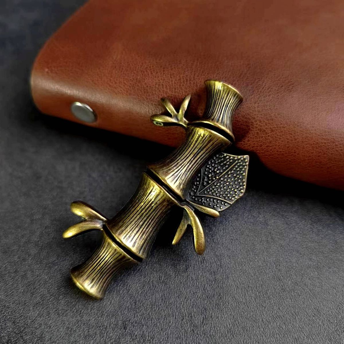 JM Bronzo Antico Elettrolitico Motivo Piuma Fiore Ramo Uccello Foglia Spilla Artistica Grande Accessorio_voghion.com