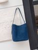 2024 Niche Design New Bucket Large Capacity Tote Single Shoulder Crossbody Wide Strap Mother-Daughter Bag_voghion.com