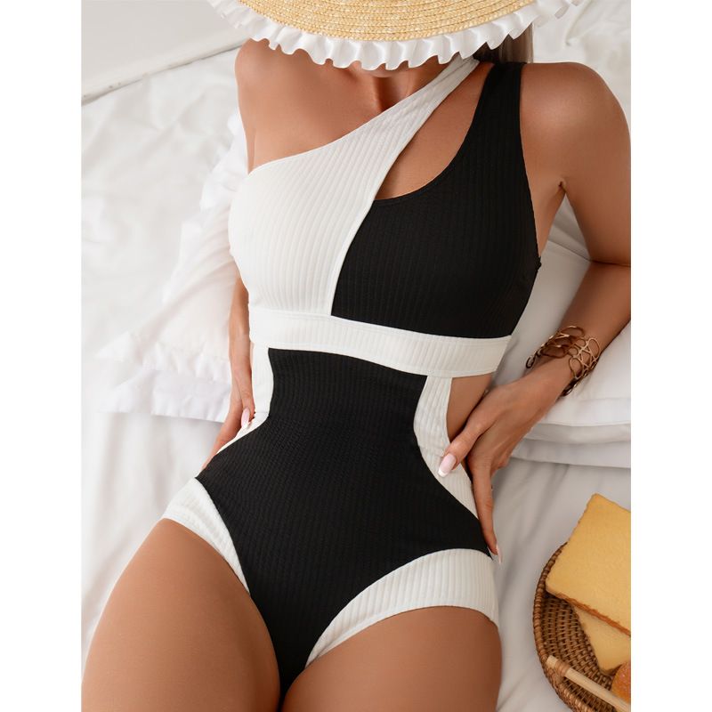 Îmbrăcăminte pentru femei, îmbrăcare dintr-o singură piesă de bikini care acoperă abdomenul și arată un umăr subțire și sexy_voghion.com