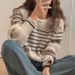 Lässiger, gerippter Pullover mit schwarz-weißen Streifen für Damen – Trendiger koreanischer Stil für Herbst/Winter 2023 – locker, weich, rund geschnitten_voghion.com