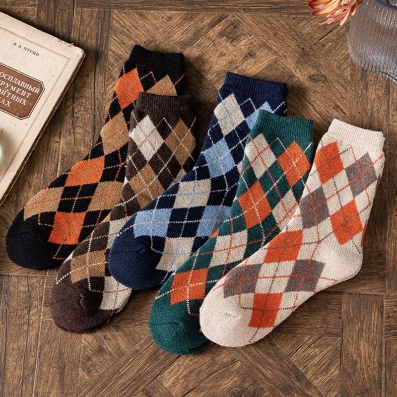 Rhombic Mid-Barrel Socken Trendy Retro Winter Kollektion_voghion.com