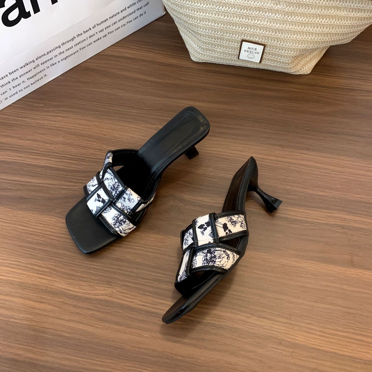 Temperament French slippers women's new outer wear cat heel high heels small fragrant style square head one-word drag retro slippers_voghion.com