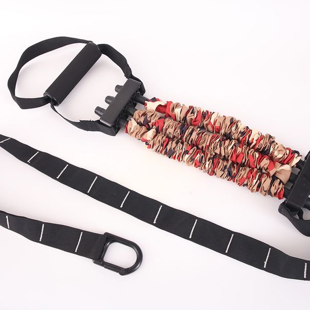 Exercício de fortalecimento de braços com bandas elásticas de látex para treinamento de força em ambientes internos._voghion.com