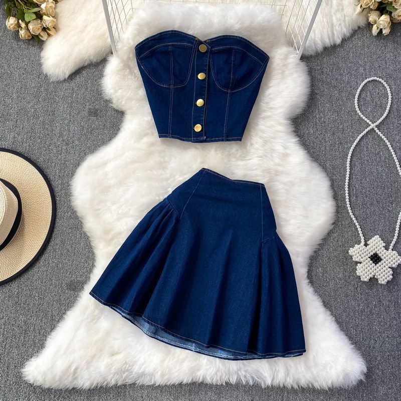 Donna Un set in due pezzi di gilet in denim senza spalline, gonna soffice a vita alta e snellente_voghion.com