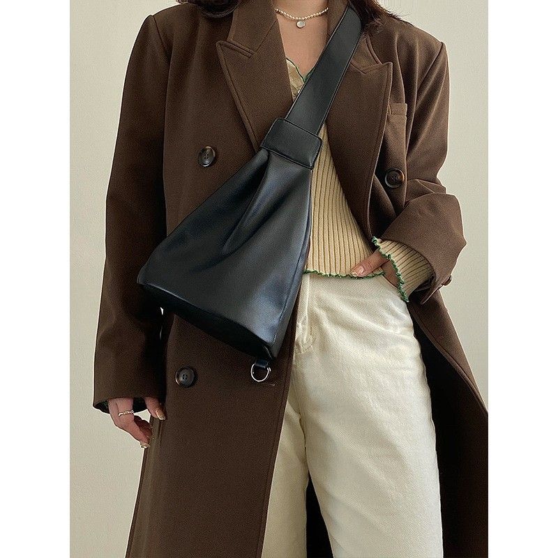 2024 Nuovo designer coreano Stessa bella borsa a tracolla sul petto Borsa a secchiello monospalla occidentale semplice e artistica alla moda_voghion.com