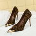 Scarpe da donna con tacco alto, stiletto, punta a punta in metallo, stampa leopardata e pelle scamosciata_voghion.com